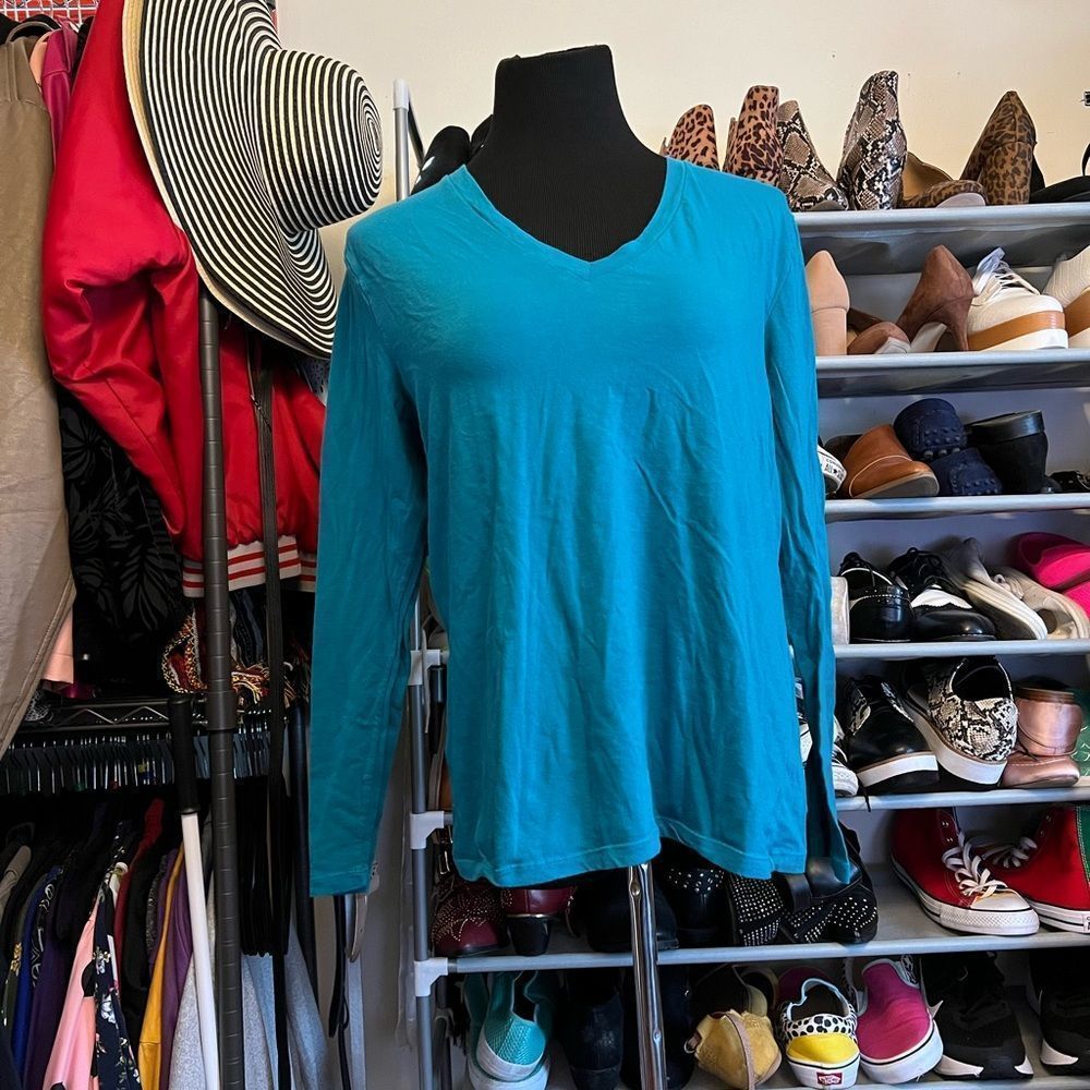 Basic Fitted Long Sleeve V-Neck Tee